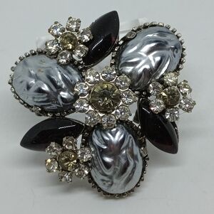 * vintage unsigned faux lava rock & rhinestone flowers pin brooch